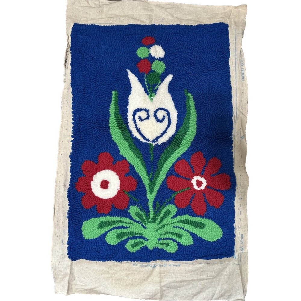 1970 vintage looped yarn wall hanging rug flowers boho hippie handmade Phentex